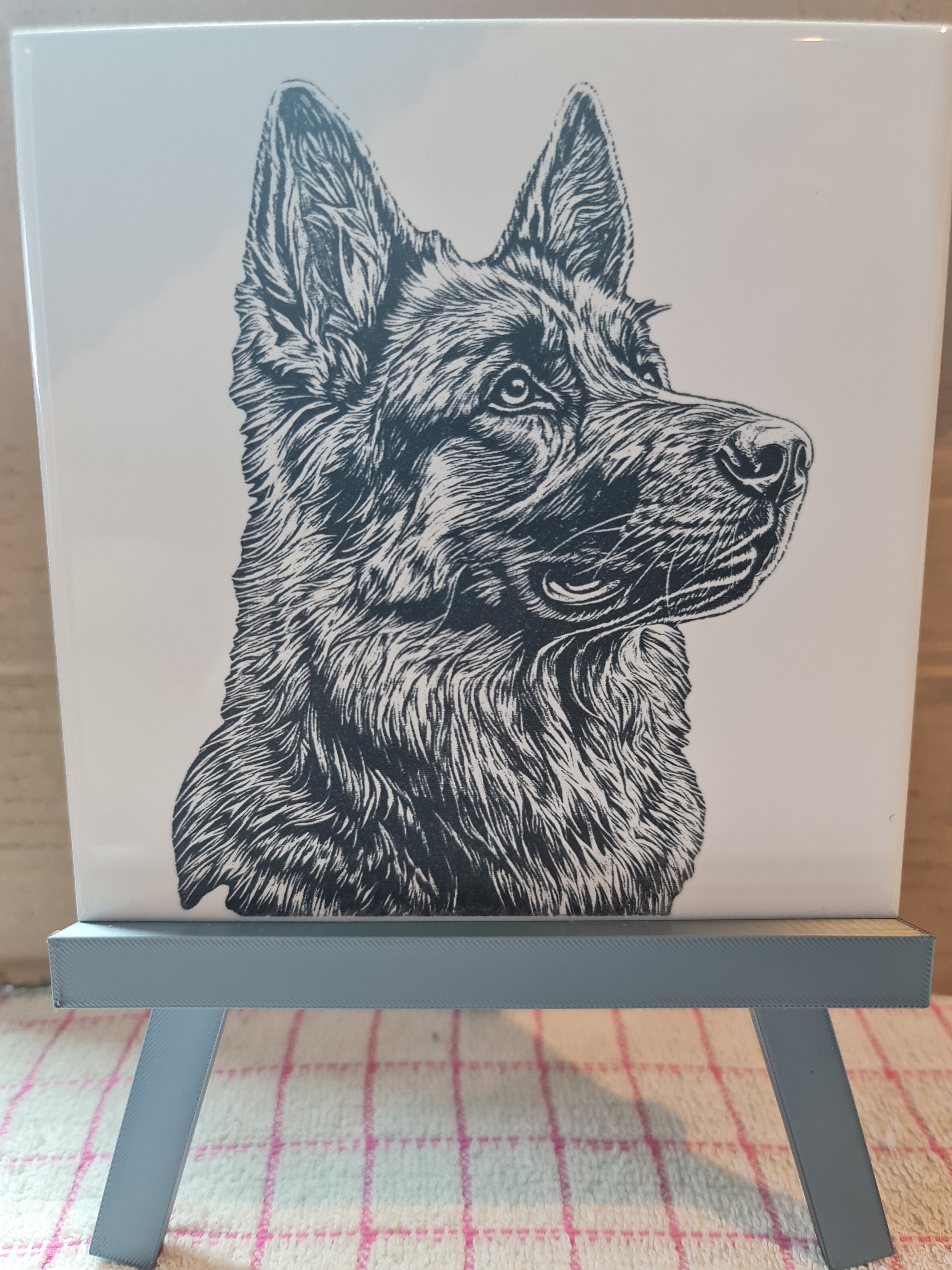 White Tile Engraved With Easel Stand (Dog's) 150mmx150mm